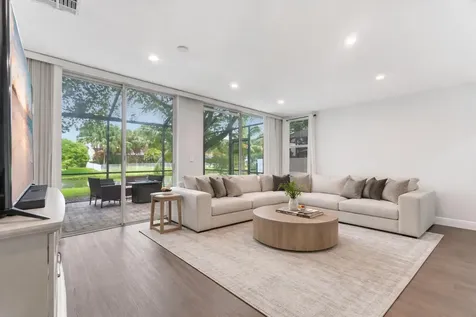 180 Nw 118th Drive Coral Springs FL 33071