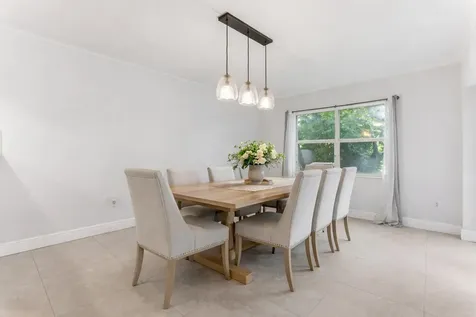 180 Nw 118th Drive Coral Springs FL 33071
