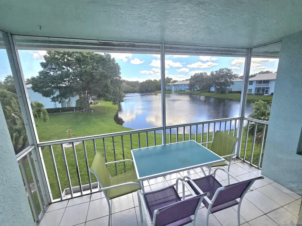 1105 Sw Swan Lake Circle Port Saint Lucie FL 34986