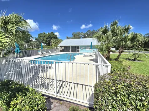 1105 Sw Swan Lake Circle Port Saint Lucie FL 34986