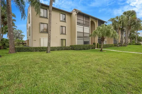 708 Sunny Pine Way Greenacres FL 33415
