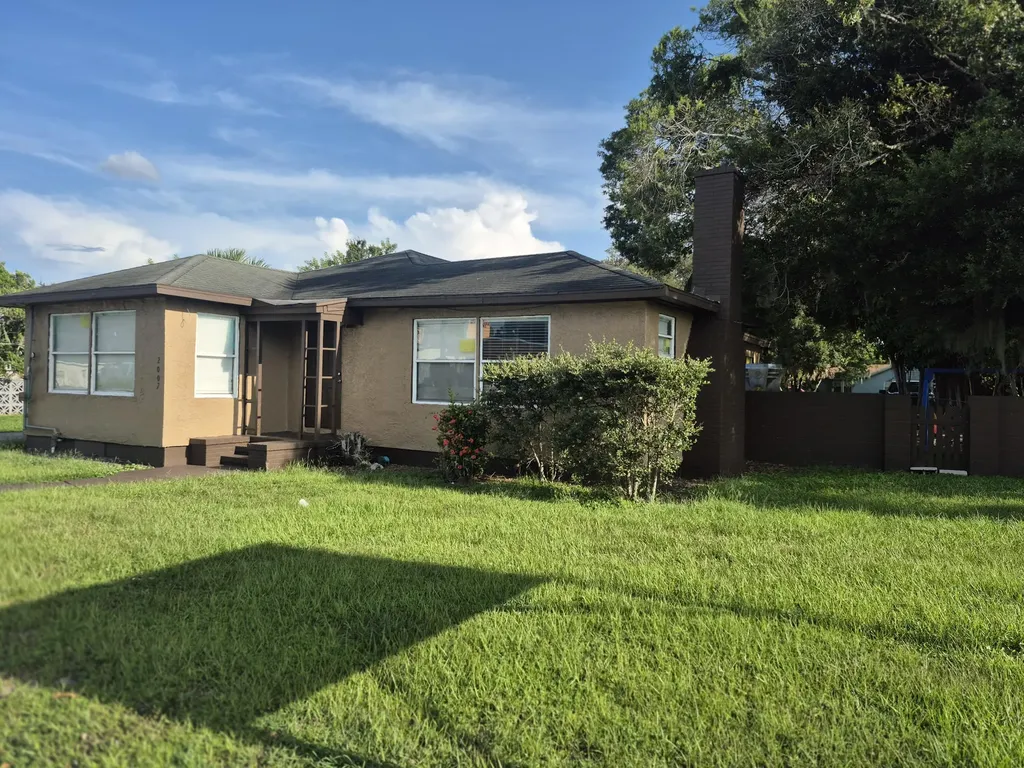 2007 Orange Avenue Fort Pierce FL 34950