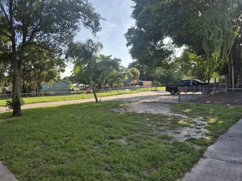 2007 Orange Avenue Fort Pierce FL 34950