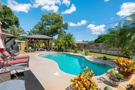 1817 Sw Davis Street Port Saint Lucie FL 34953