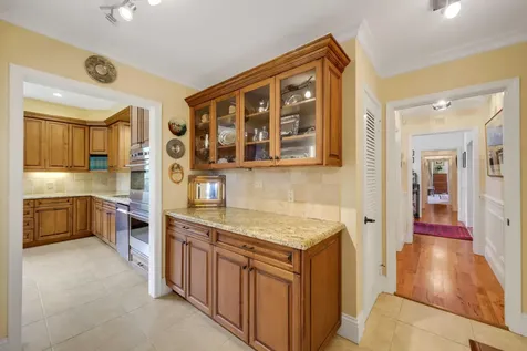 36 Country Road Village of Golf FL 33436