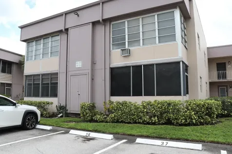 801 Flander Delray Beach FL 33484