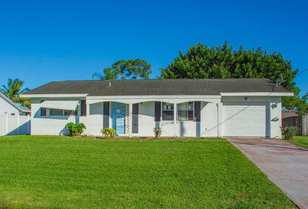 1781 Se Fairfield Street Port Saint Lucie FL 34983