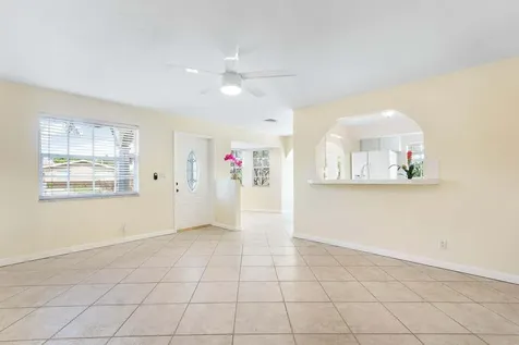 272 Ne 13th Street Delray Beach FL 33483