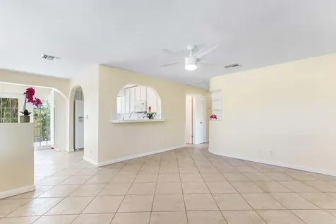 272 Ne 13th Street Delray Beach FL 33483