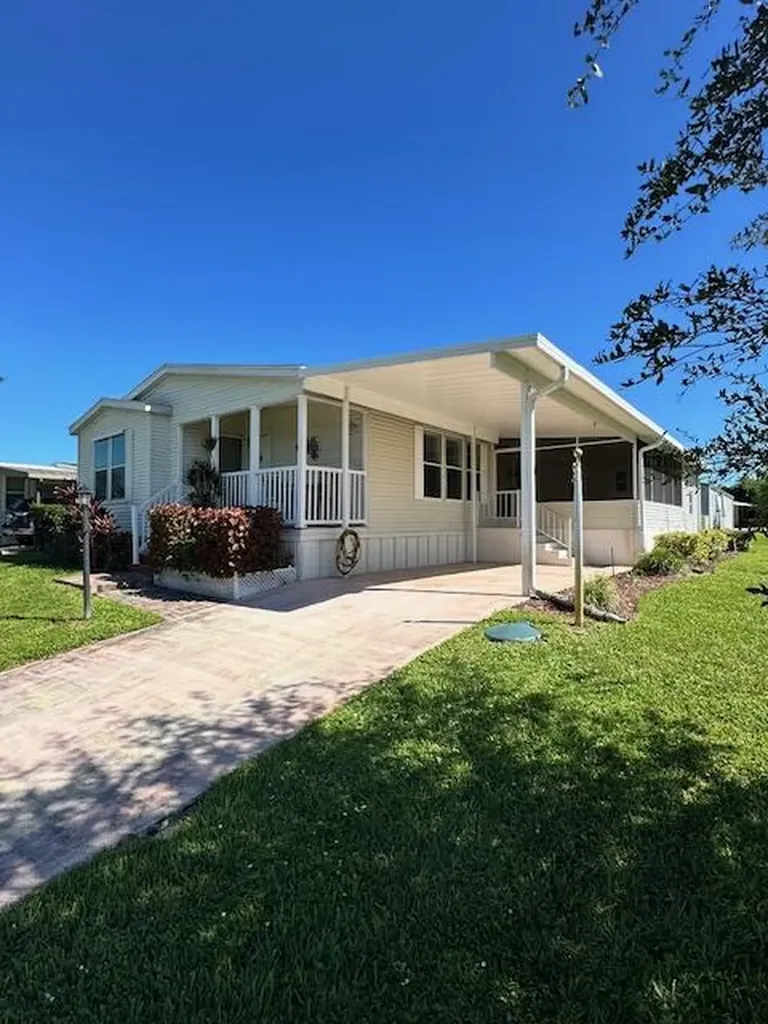 7955 Se Independence Avenue Hobe Sound FL 33455