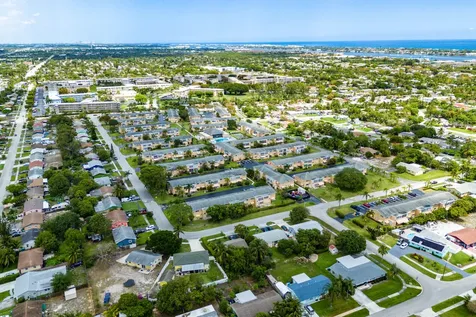 2102 Ne 1st Way Boynton Beach FL 33435