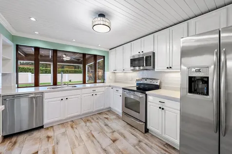 77 Holly Circle Tequesta FL 33469