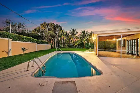 77 Holly Circle Tequesta FL 33469