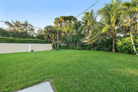 77 Holly Circle Tequesta FL 33469