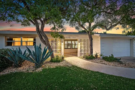 77 Holly Circle Tequesta FL 33469