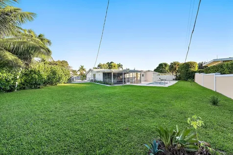77 Holly Circle Tequesta FL 33469
