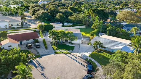 77 Holly Circle Tequesta FL 33469