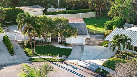 77 Holly Circle Tequesta FL 33469