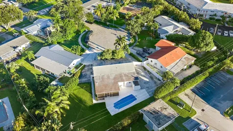 77 Holly Circle Tequesta FL 33469