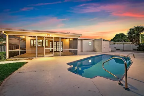 77 Holly Circle Tequesta FL 33469