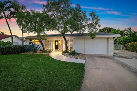77 Holly Circle Tequesta FL 33469