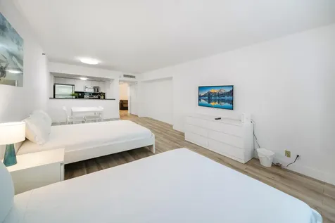 834 Ocean Drive Miami Beach FL 33139