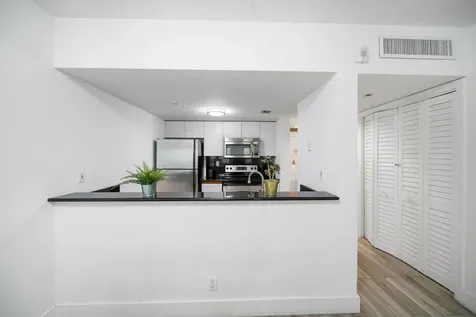 834 Ocean Drive Miami Beach FL 33139