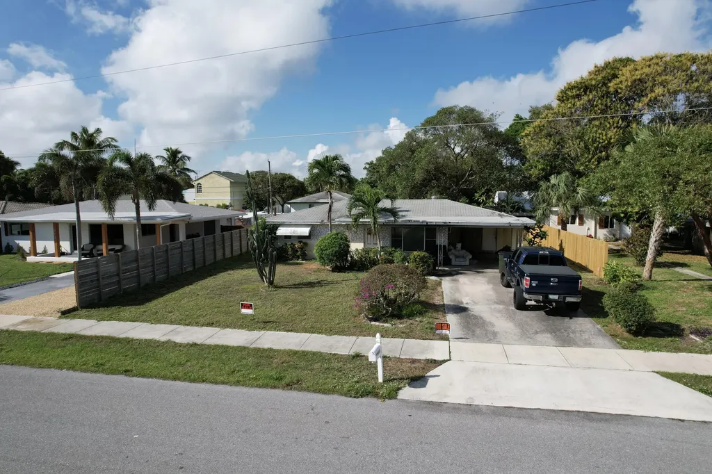 910 Se 3rd Avenue Delray Beach FL 33483