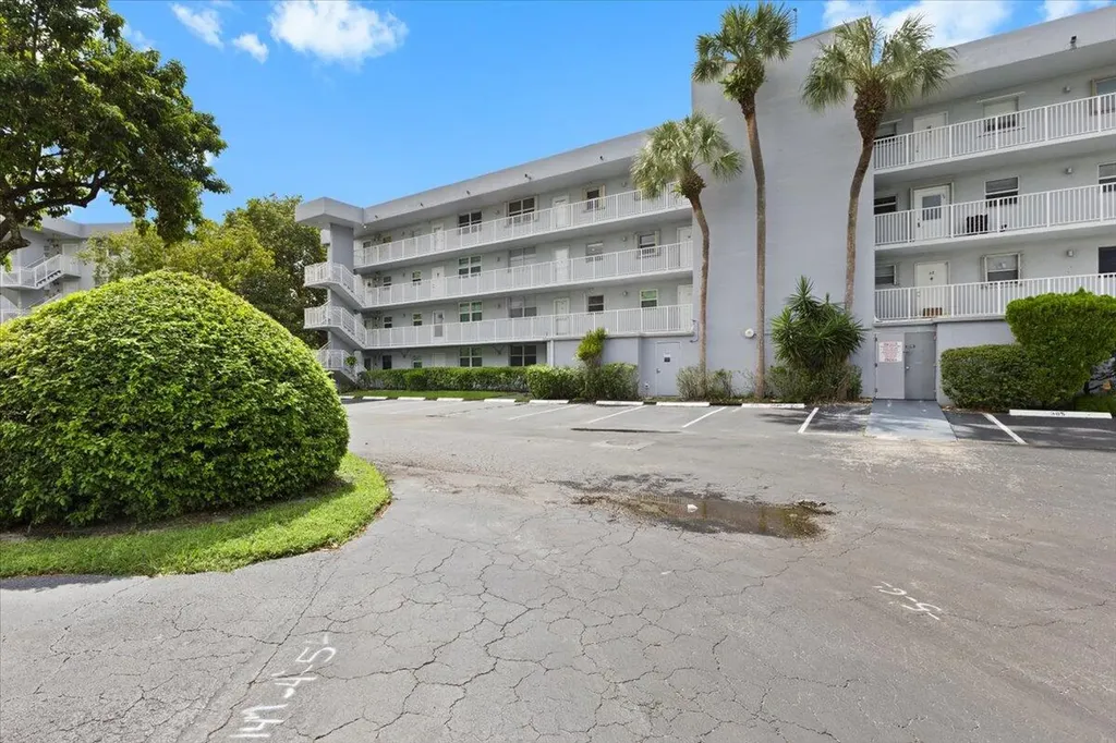 112 Royal Park Drive Oakland Park FL 33309