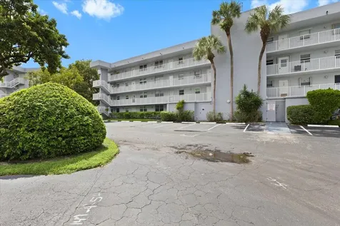 112 Royal Park Drive Oakland Park FL 33309