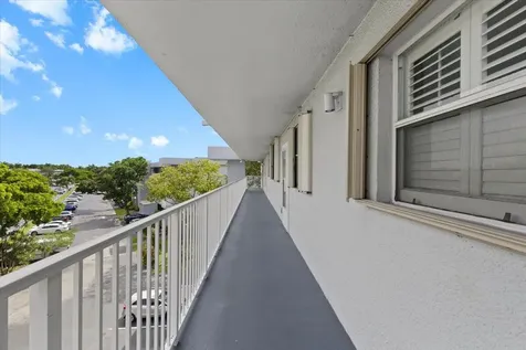 112 Royal Park Drive Oakland Park FL 33309
