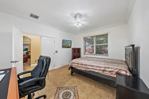 565 Sw Halden Avenue Port Saint Lucie FL 34953