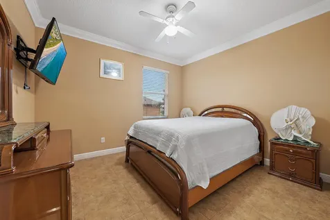 565 Sw Halden Avenue Port Saint Lucie FL 34953