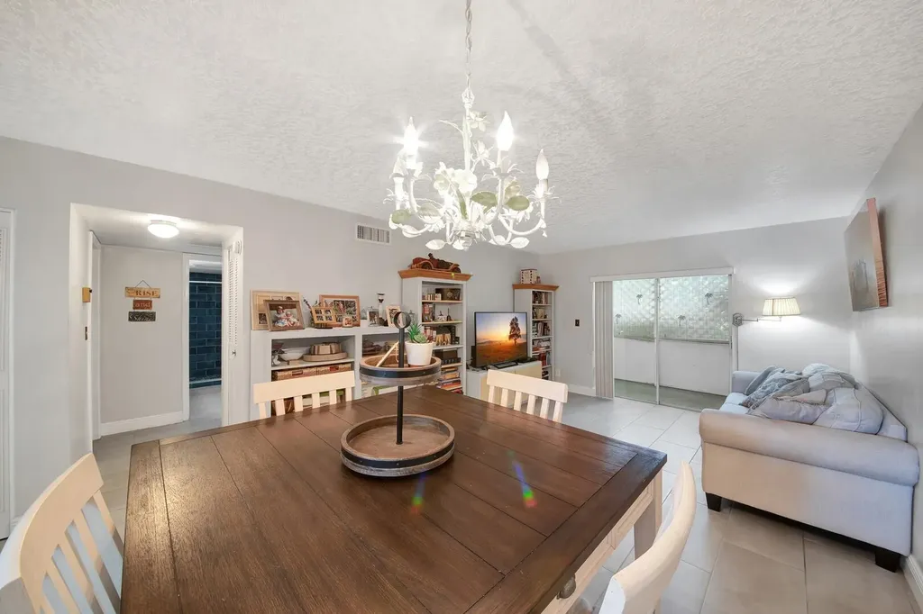 2812 S Garden Drive Lake Worth FL 33461