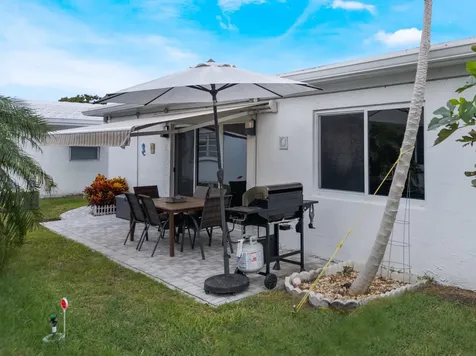 2208 Sw 19th Avenue Boynton Beach FL 33426