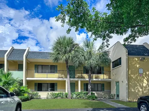 604 Meadows Circle Boynton Beach FL 33436