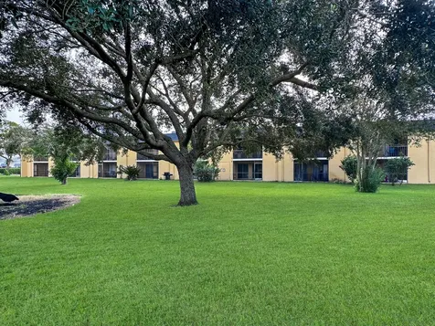 604 Meadows Circle Boynton Beach FL 33436