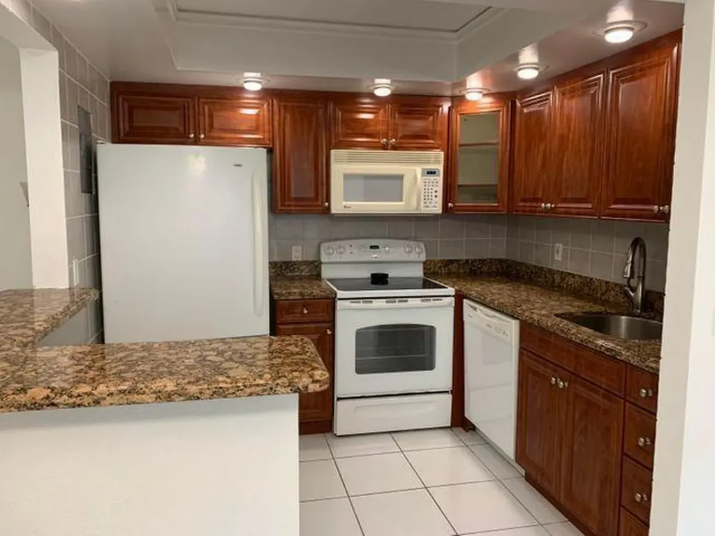 259 Saxony F Delray Beach FL 33446