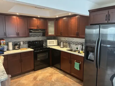283 Saxony F Delray Beach FL 33446