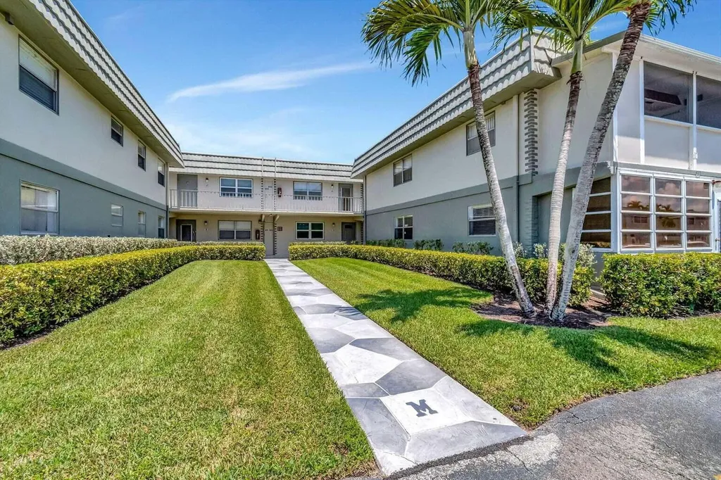613 Monaco M Delray Beach FL 33446