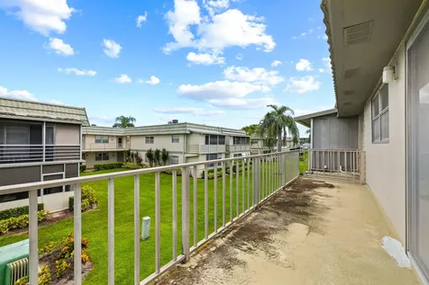 613 Monaco M Delray Beach FL 33446