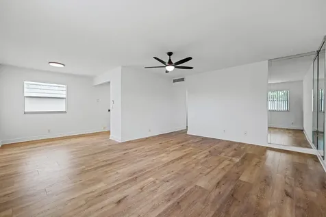 613 Monaco M Delray Beach FL 33446