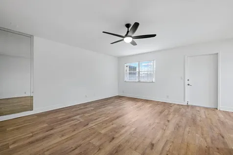613 Monaco M Delray Beach FL 33446