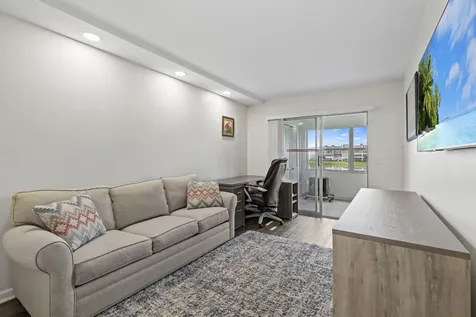 2069 Guildford D Boca Raton FL 33434
