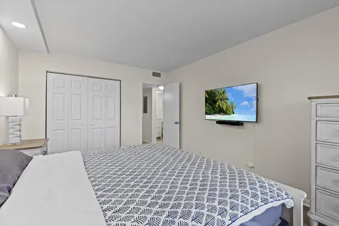 2069 Guildford D Boca Raton FL 33434