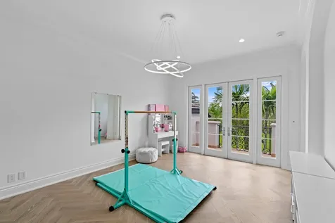 111 Via Palacio Palm Beach Gardens FL 33418