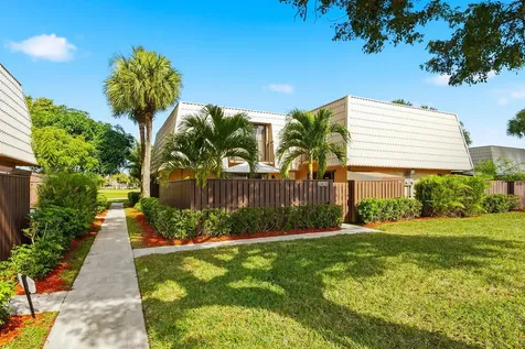 6818 68th Way West Palm Beach FL 33409