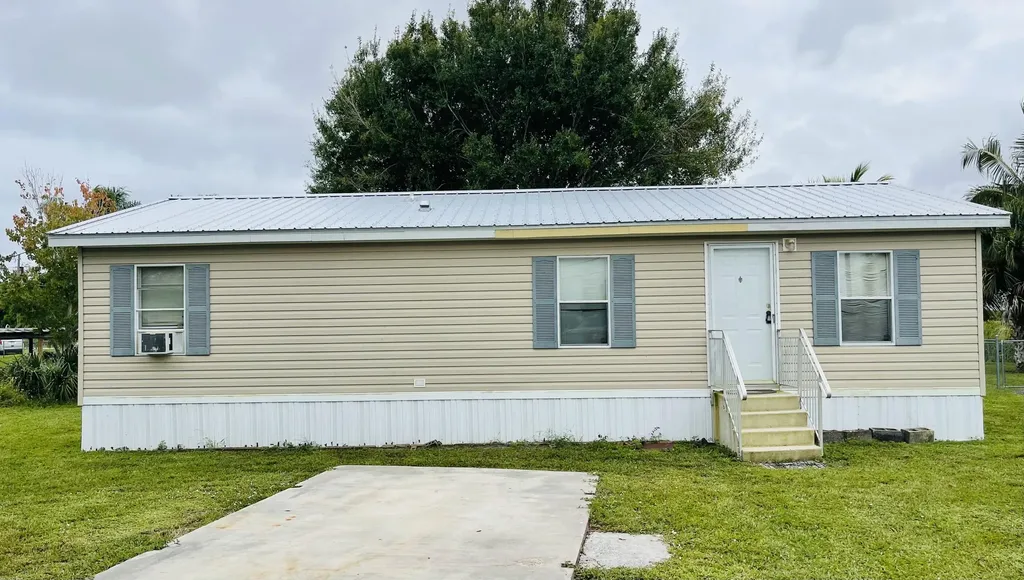 1103 Lemon Street Okeechobee FL 34974