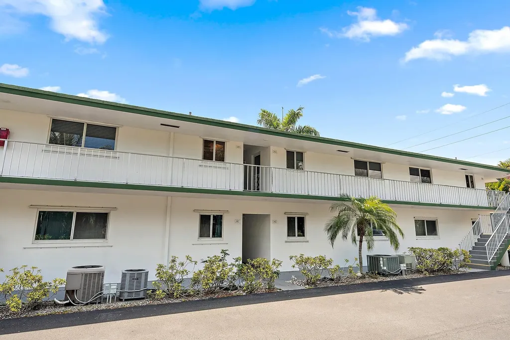 2 Garden Street Tequesta FL 33469