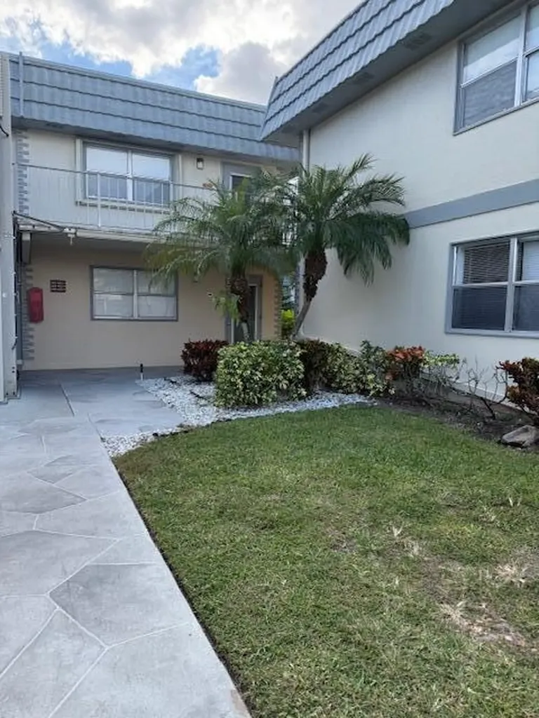 447 Brittany J Delray Beach FL 33446